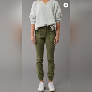 AE Next Level Jogger Size 4 Short